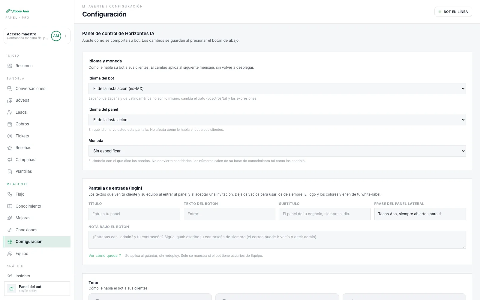 Configuración del panel con la sección Pantalla de entrada: título, subtítulo, frase del panel lateral y texto del botón editables